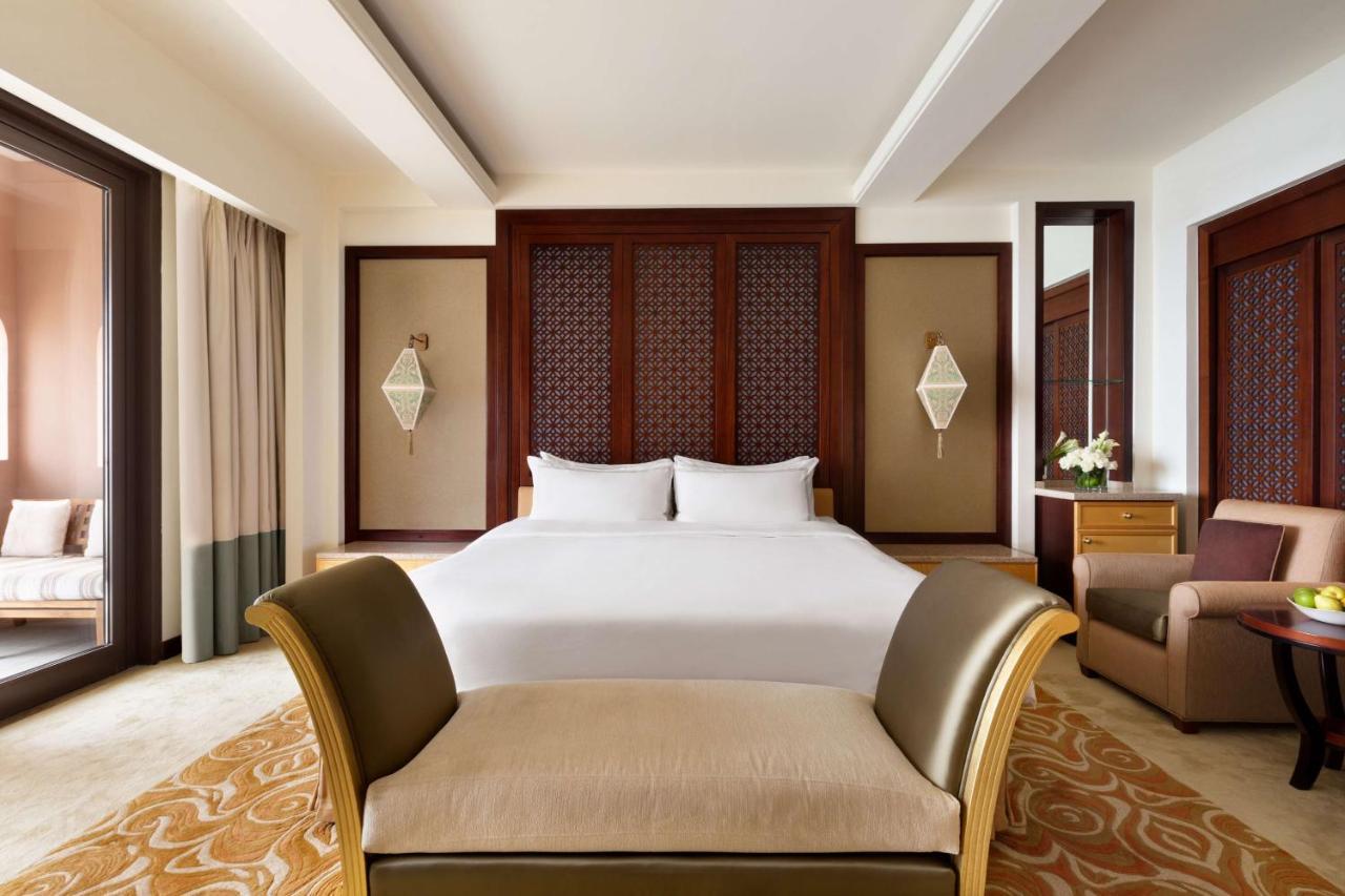 Shangri-La Al Husn, Muscat - Adults Only Resort Esterno foto A bedroom at the hotel
