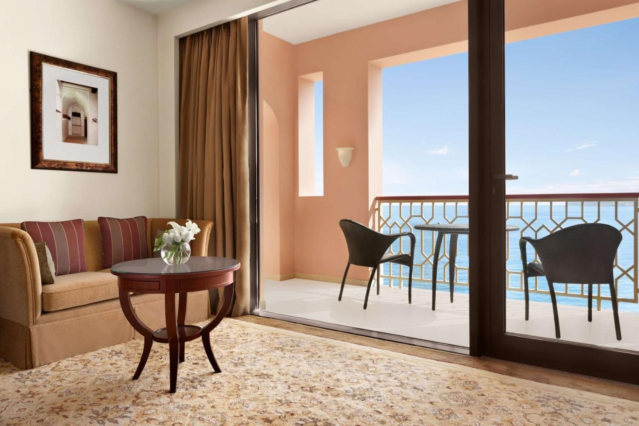Shangri-La Al Husn, Muscat - Adults Only Resort Esterno foto A room at the Atlantis Paradise Island