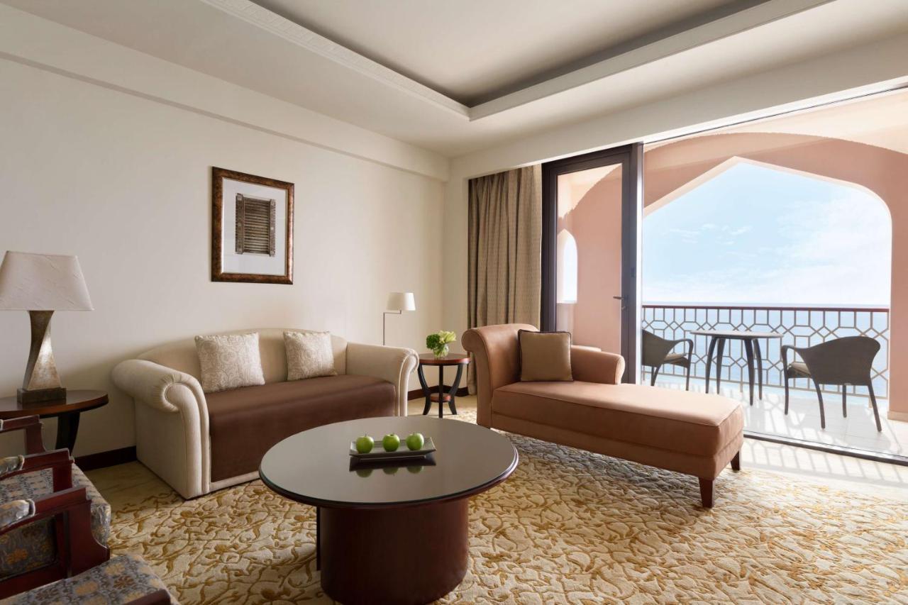 Shangri-La Al Husn, Muscat - Adults Only Resort Esterno foto A suite at the hotel