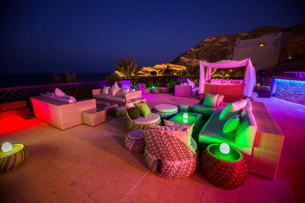 Shangri-La Al Husn, Muscat - Adults Only Resort Esterno foto The Sky Bar at the Kempinski Hotel, Muscat