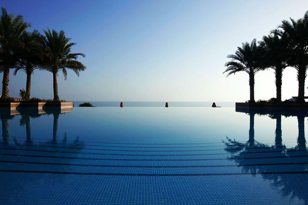 Shangri-La Al Husn, Muscat - Adults Only Resort Esterno foto Infinity pool at the Shangri-La, Qaryat Al Beri, Oman