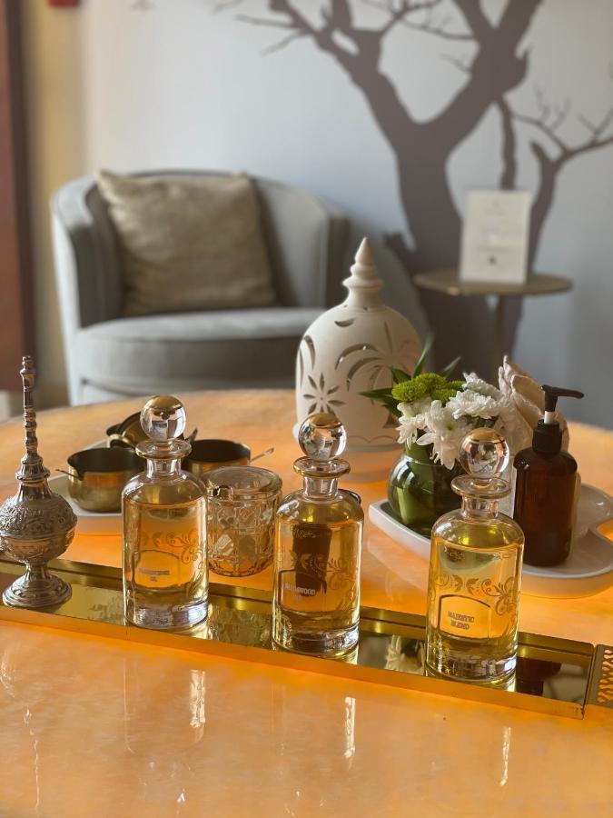 Shangri-La Al Husn, Muscat - Adults Only Resort Esterno foto A selection of essential oils