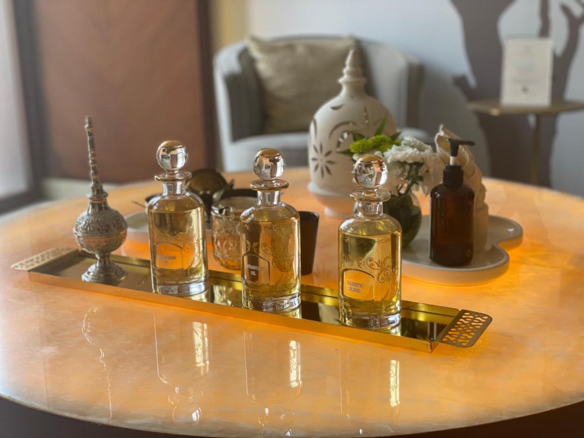 Shangri-La Al Husn, Muscat - Adults Only Resort Esterno foto Perfume bottles