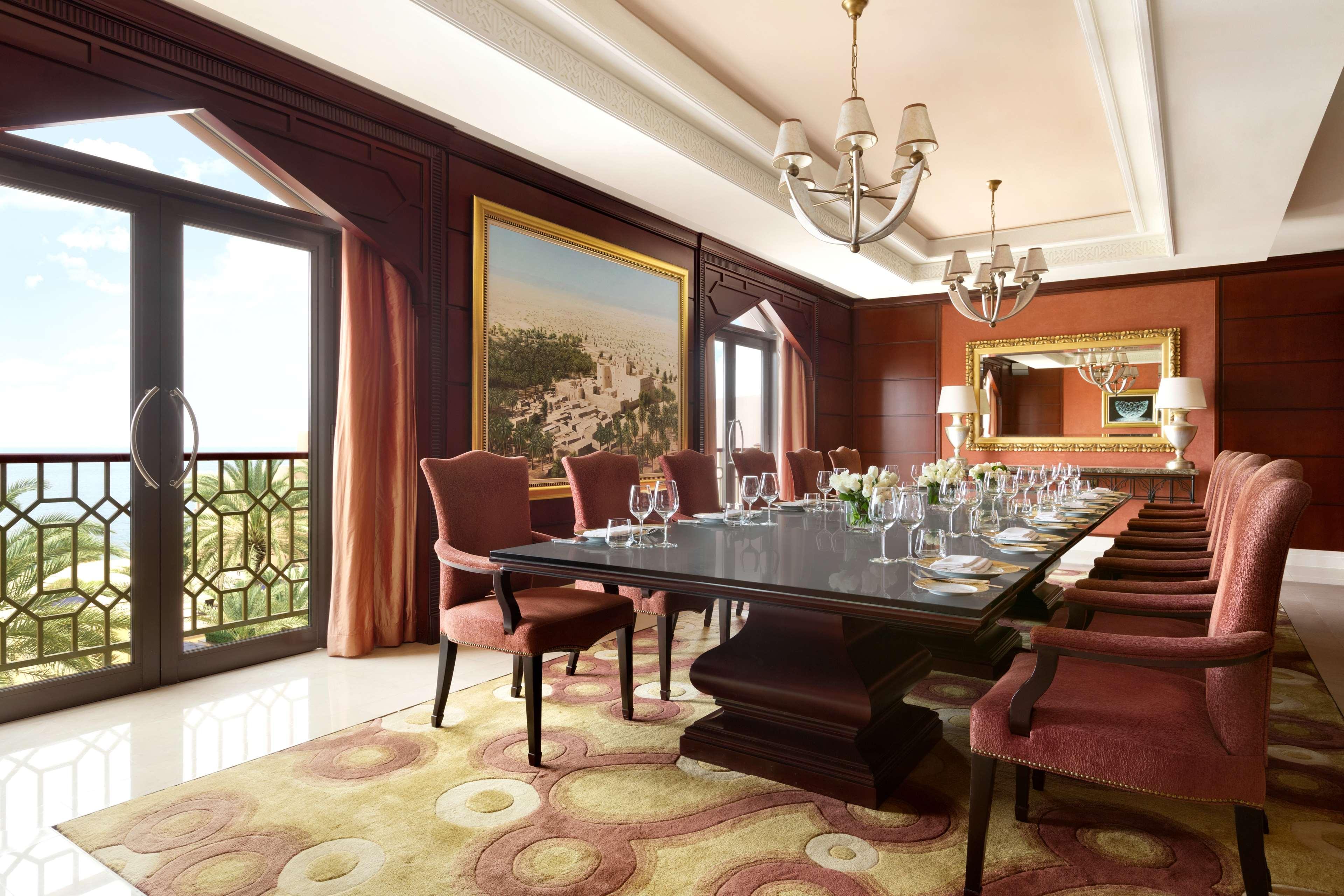 Shangri-La Al Husn, Muscat - Adults Only Resort Esterno foto A dining room