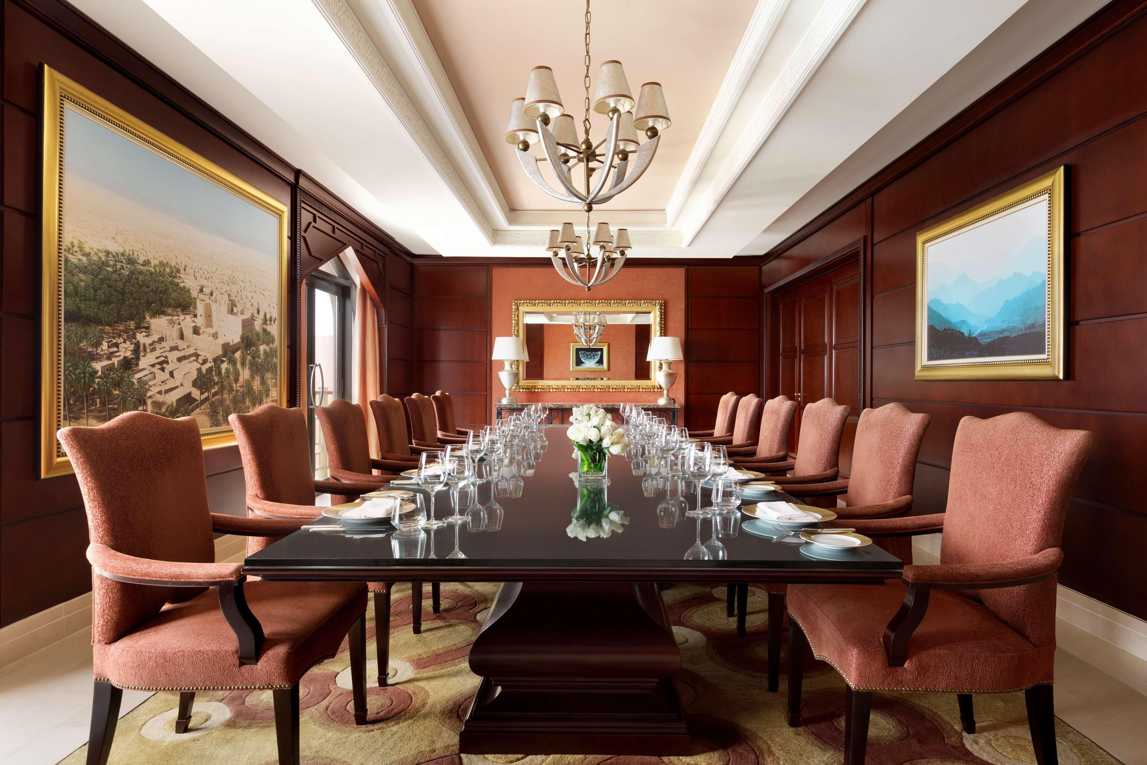Shangri-La Al Husn, Muscat - Adults Only Resort Esterno foto A dining room