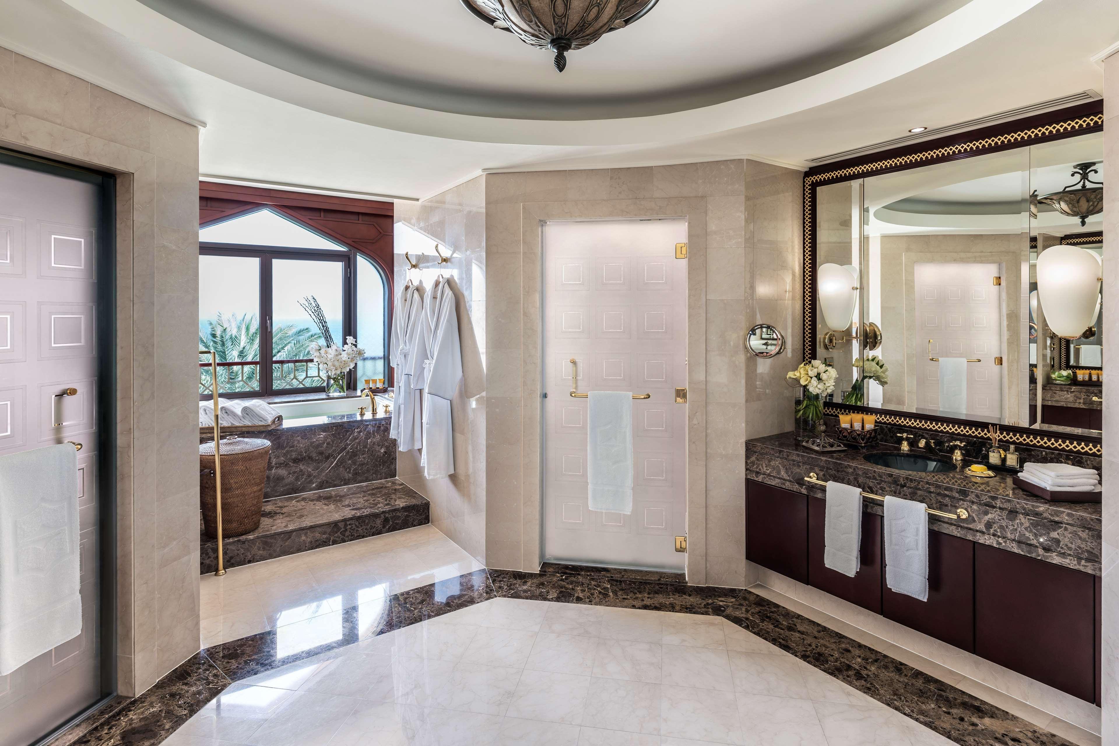 Shangri-La Al Husn, Muscat - Adults Only Resort Esterno foto Bathroom
