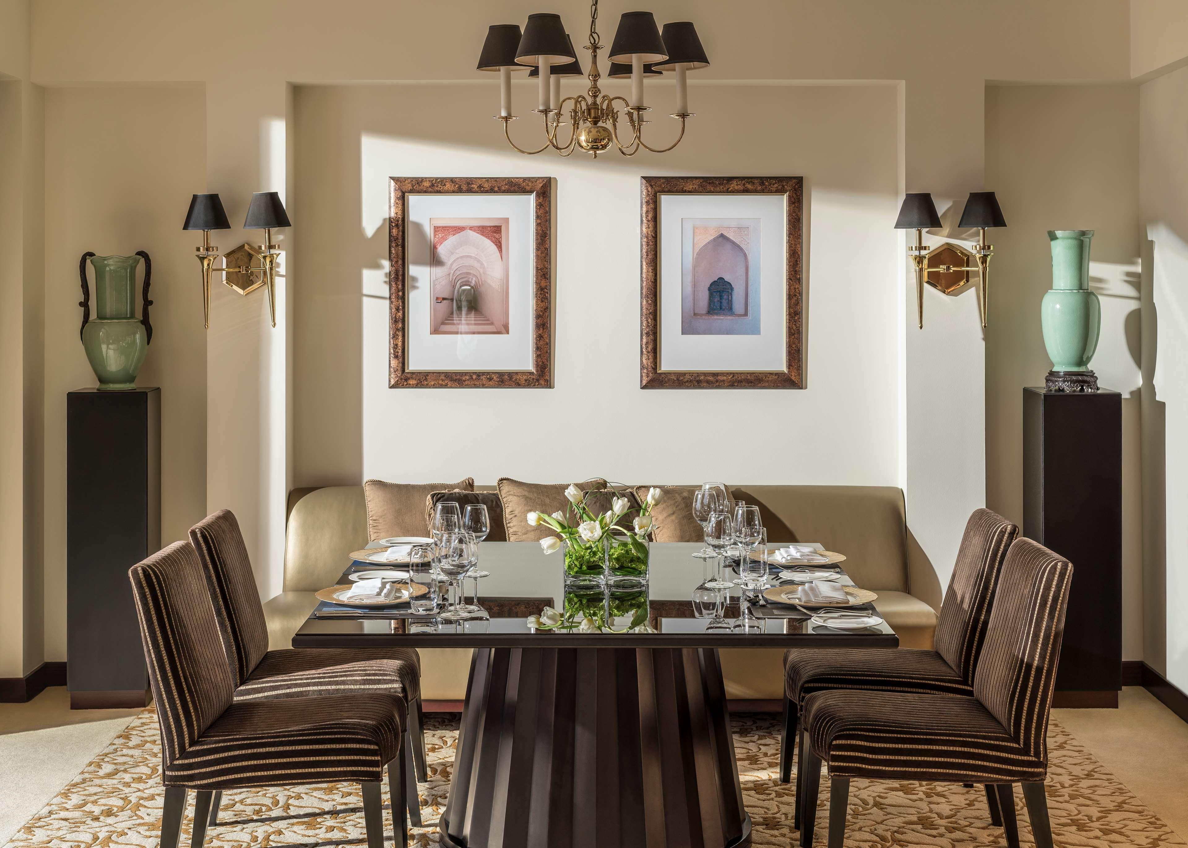 Shangri-La Al Husn, Muscat - Adults Only Resort Esterno foto A dining room