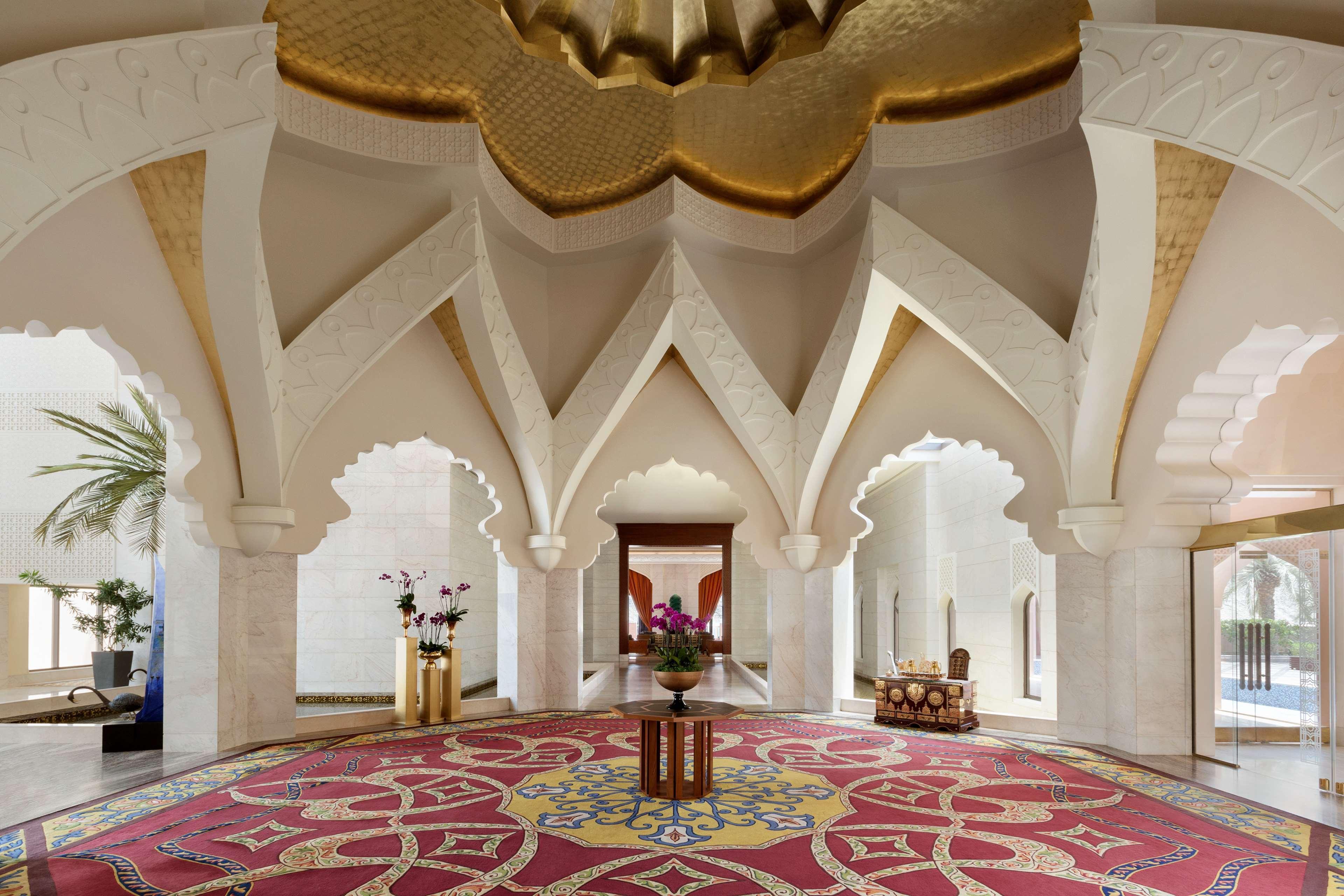 Shangri-La Al Husn, Muscat - Adults Only Resort Esterno foto The hotel's lobby