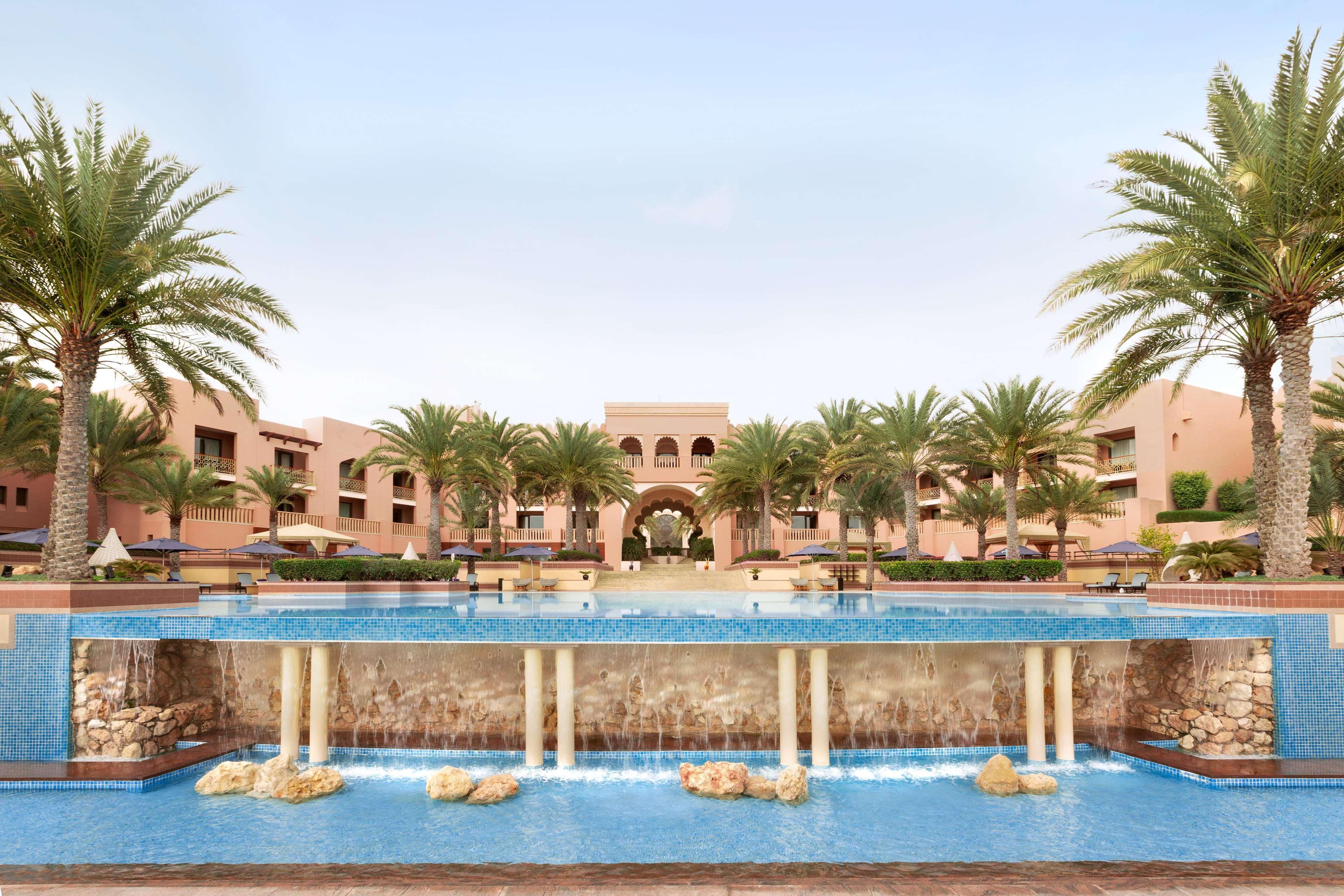 Shangri-La Al Husn, Muscat - Adults Only Resort Esterno foto The resort's main pool