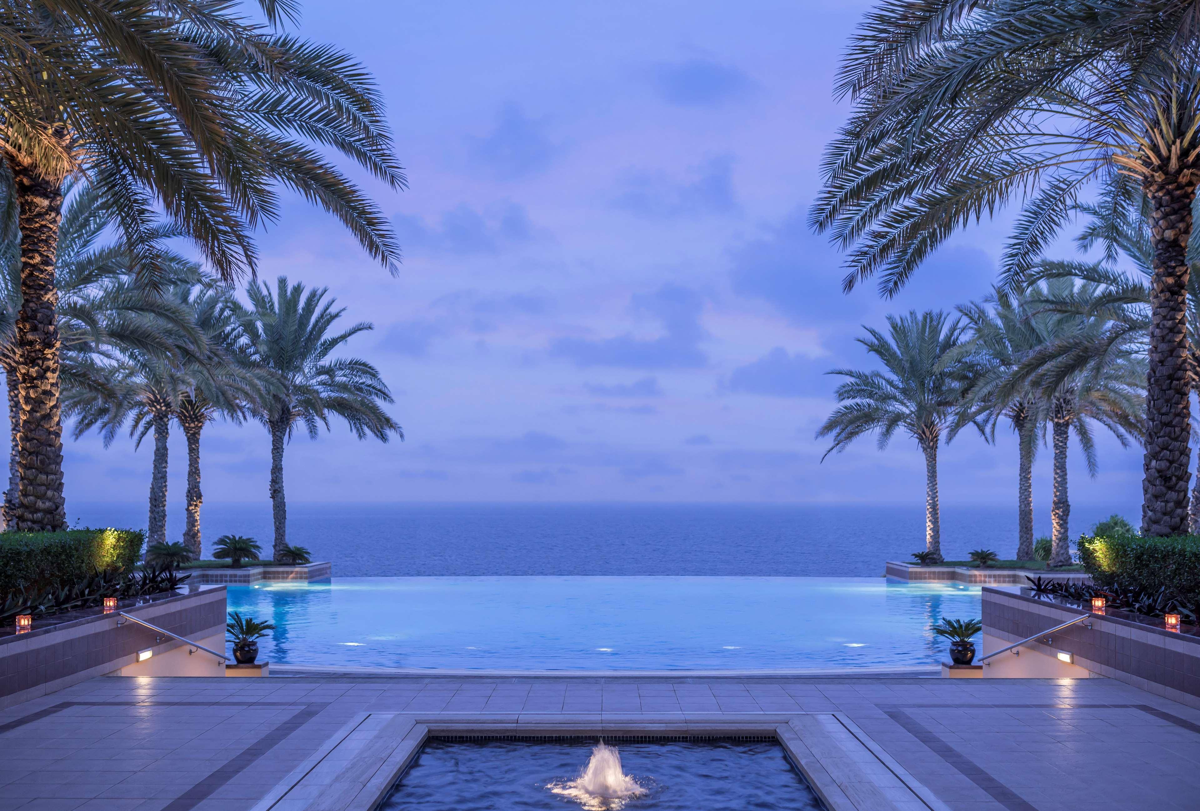 Shangri-La Al Husn, Muscat - Adults Only Resort Esterno foto The pool at the Oberoi Dubai