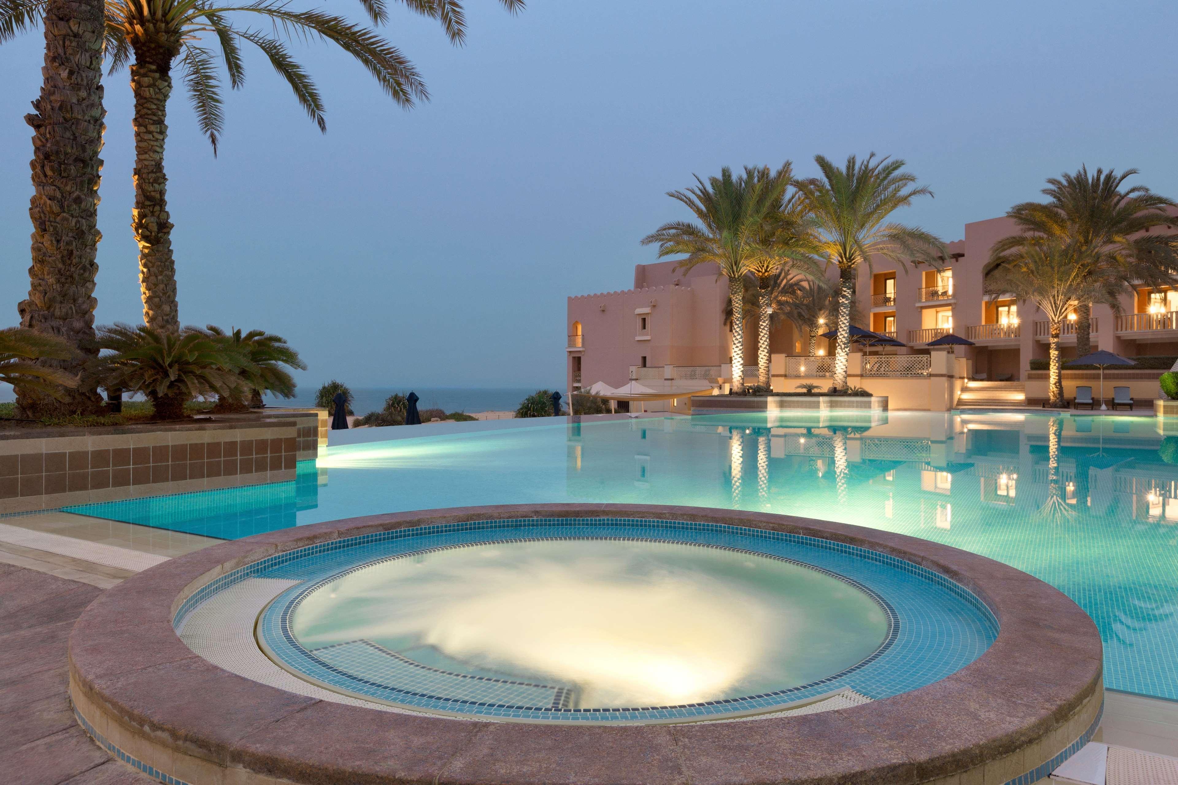Shangri-La Al Husn, Muscat - Adults Only Resort Esterno foto The pool at the Kempinski Hotel, Aqaba