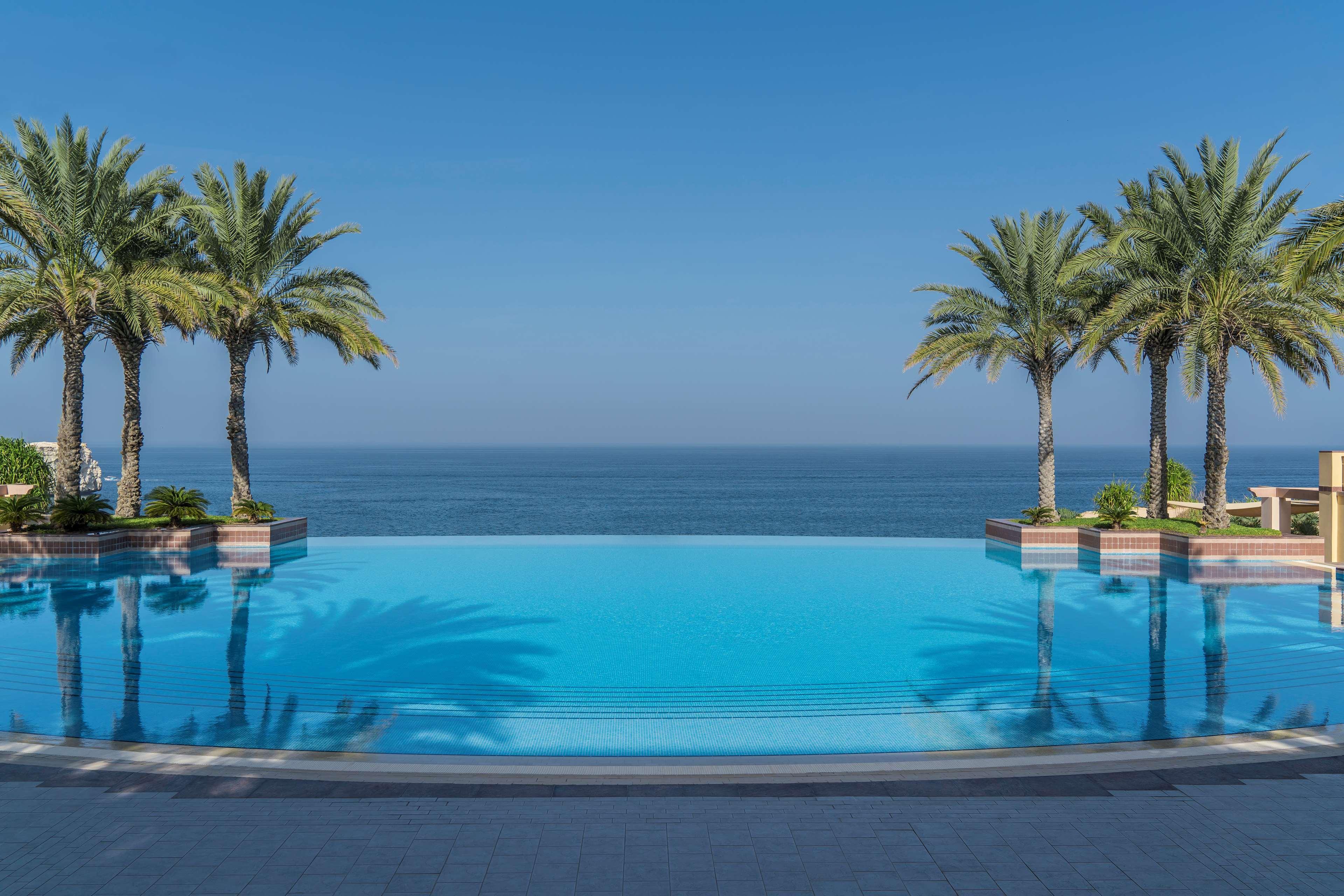 Shangri-La Al Husn, Muscat - Adults Only Resort Esterno foto Infinity pool at the Shangri-La, Qaryat Al Beri, Oman