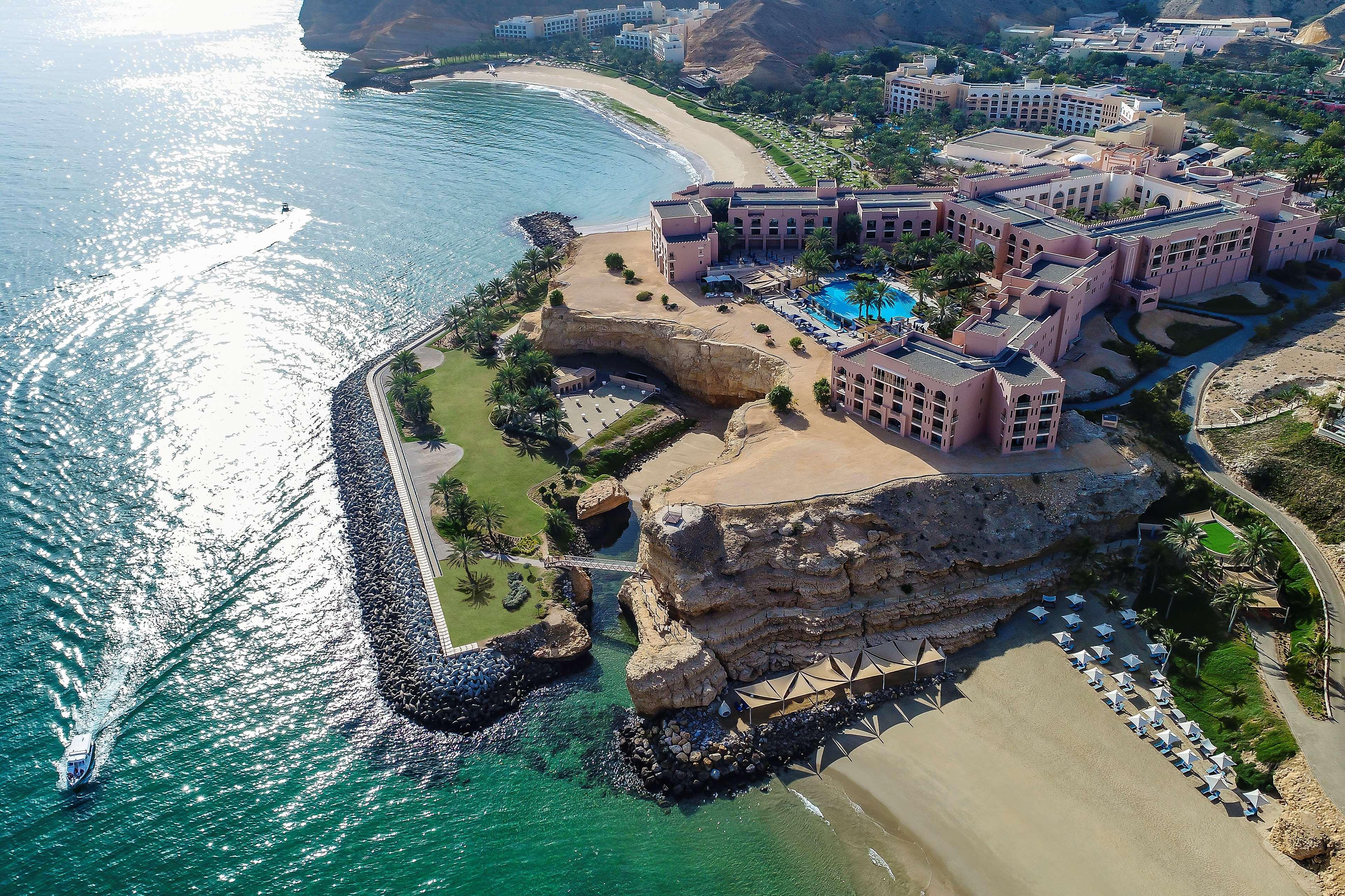 Shangri-La Al Husn, Muscat - Adults Only Resort Esterno foto Aerial view of the fort