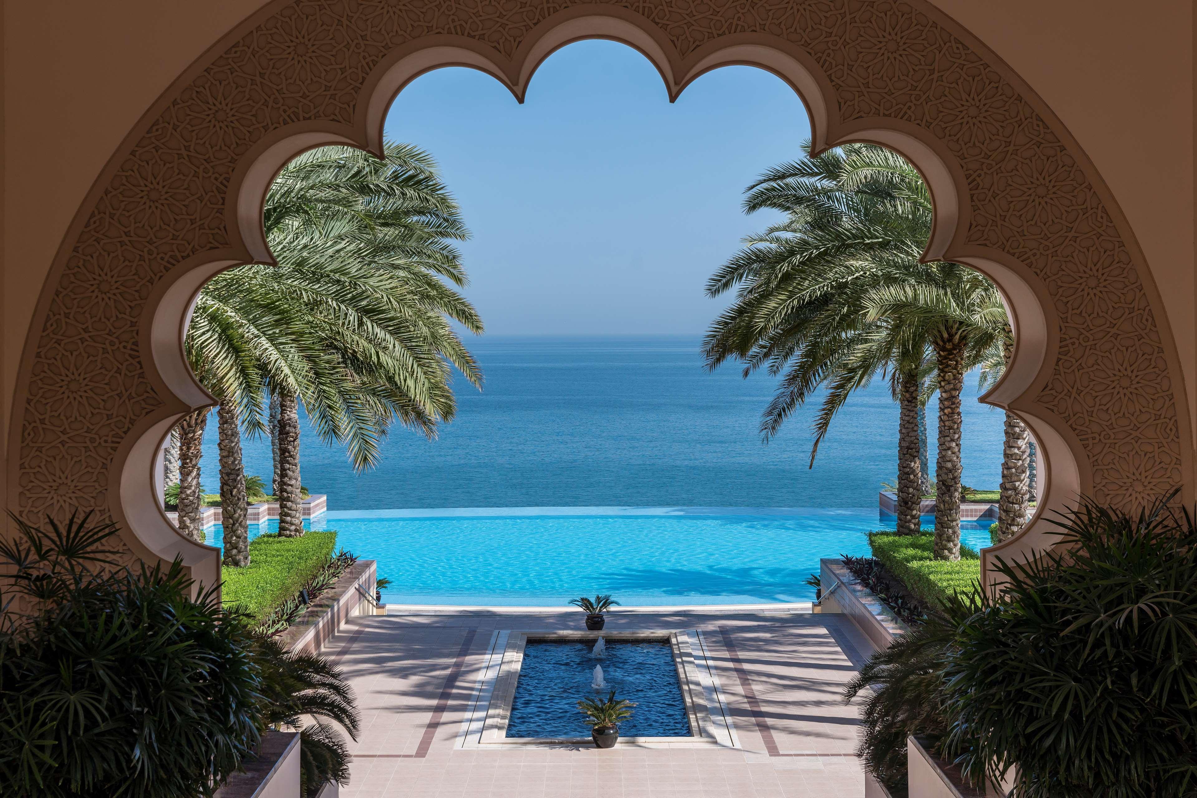 Shangri-La Al Husn, Muscat - Adults Only Resort Esterno foto The pool at the Shangri-La