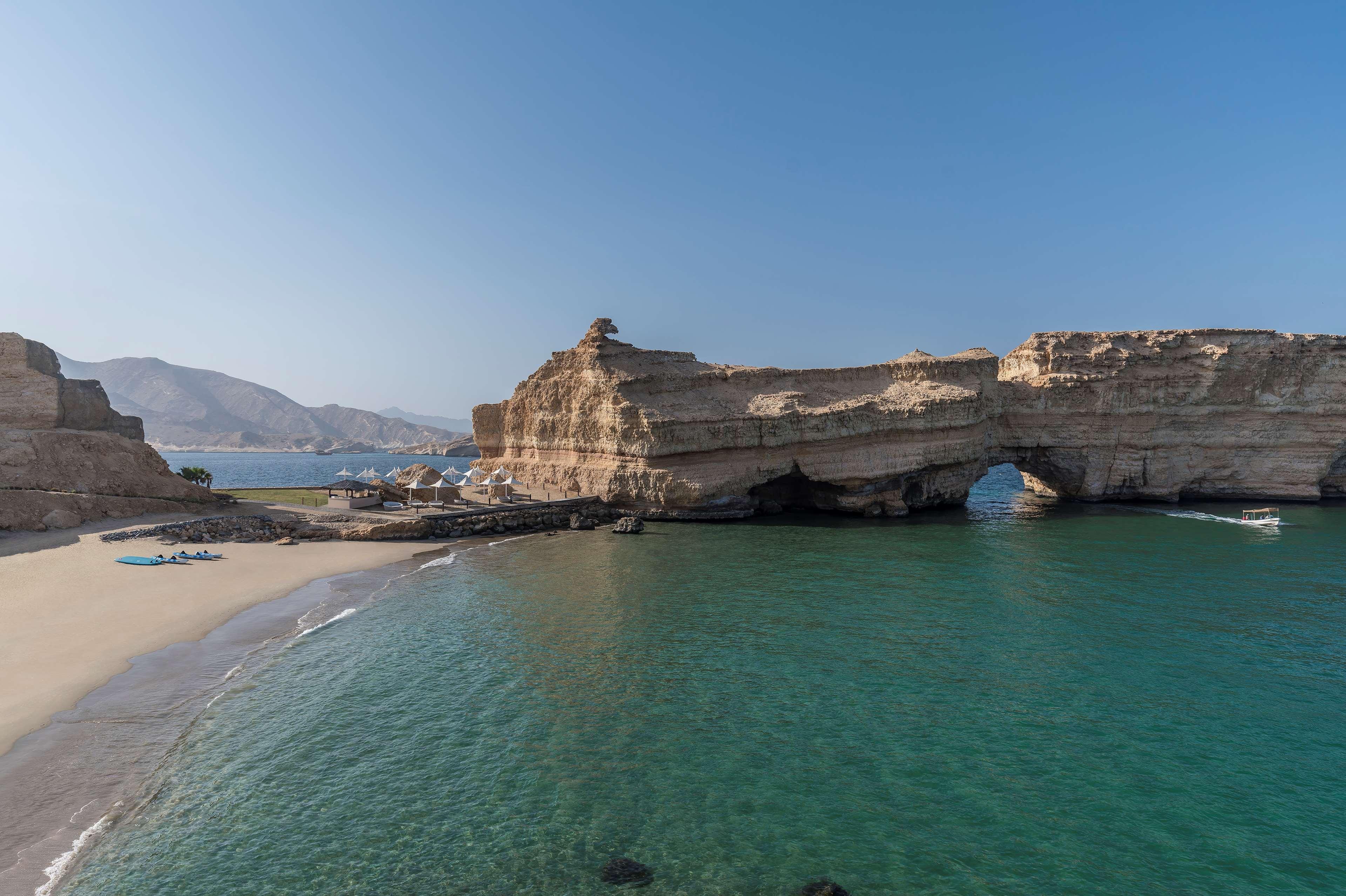 Shangri-La Al Husn, Muscat - Adults Only Resort Esterno foto The fort at the mouth of the Gulf of Mannar