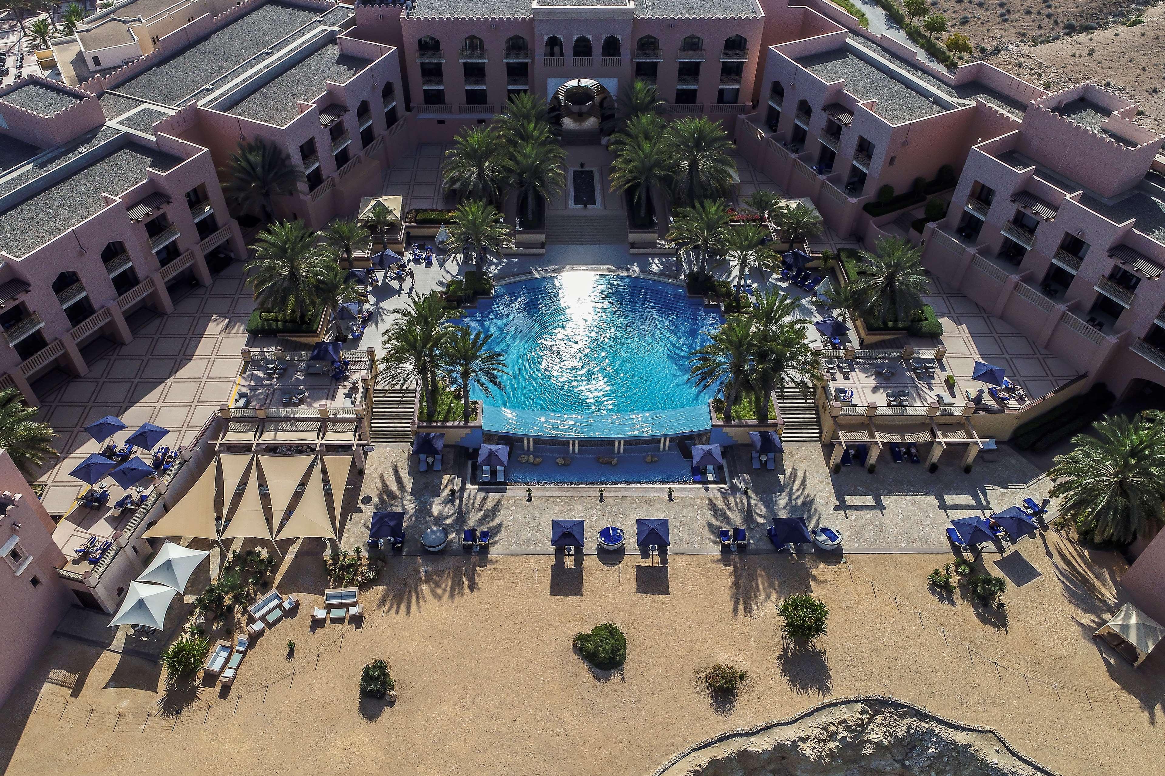 Shangri-La Al Husn, Muscat - Adults Only Resort Esterno foto Aerial view of the hotel