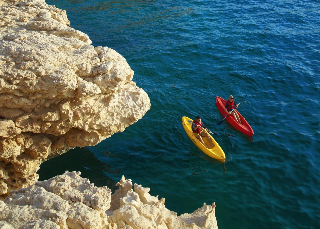 Shangri-La Al Husn, Muscat - Adults Only Resort Esterno foto Kayaking at Lake Mead